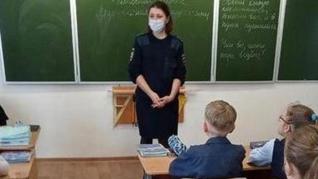 Полиция Бийска нашла подростка – "потенциального экстремиста" после рейдов по школам