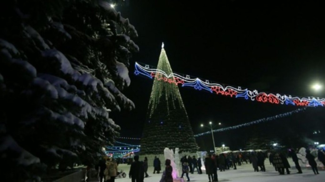 В Барнауле из-за коронавируса отменили новогодний фейерверк и праздник около городской ёлки
