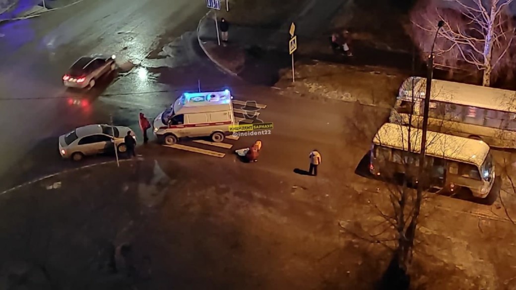 Водитель маршрутки насмерть сбил 14-летнюю девочку в Барнауле