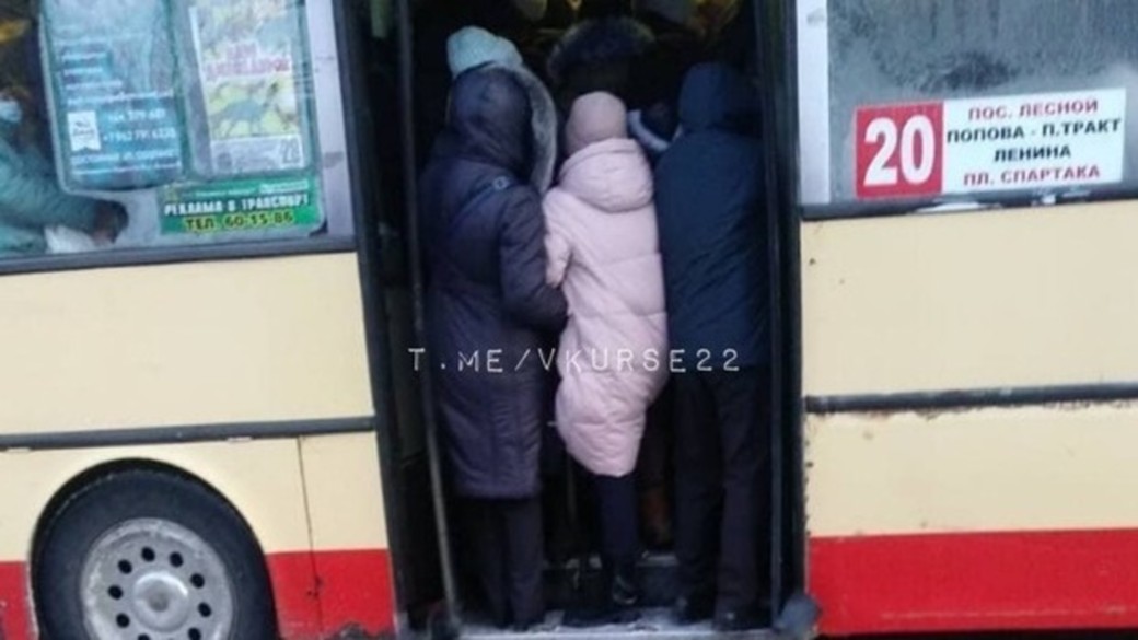 Барнаульцы пожаловались на давку в общественном транспорте после обильных осадков
