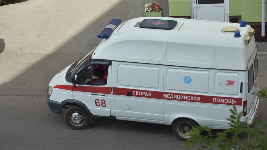 СМИ: Врачи скорой помощи почти час провели в застрявшем лифте в Барнауле