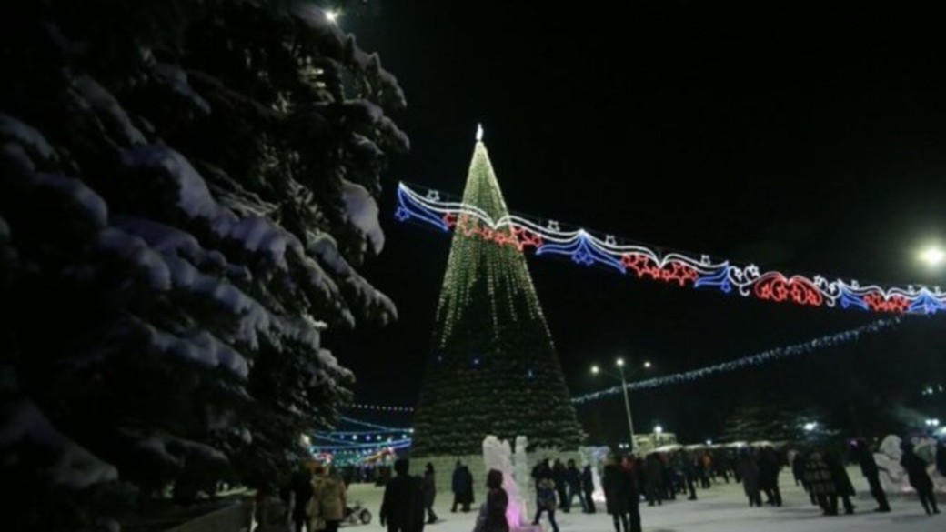 В Барнауле перекрыли движение по площади Сахарова из-за строительства новогоднего городка
