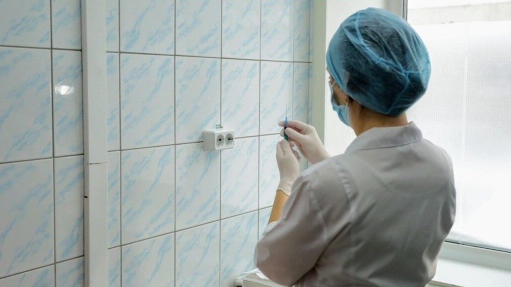 Более 90% школьных учителей Алтайского края привились от коронавируса