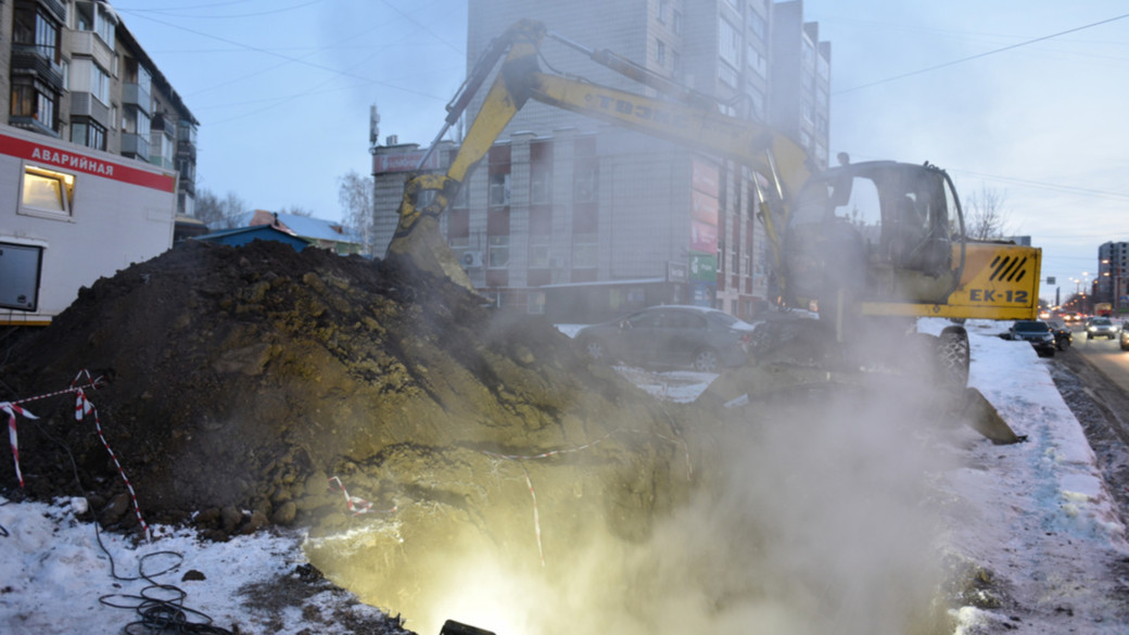 Повреждение теплосети в Барнауле устранили