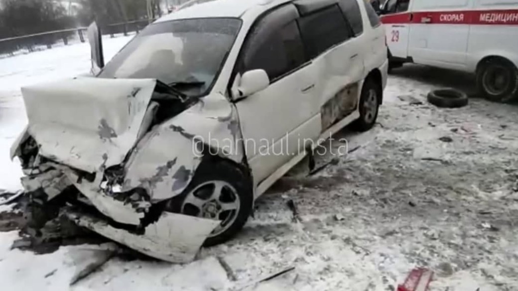 Жёсткое столкновение произошло на шоссе Ленточный бор в Барнауле