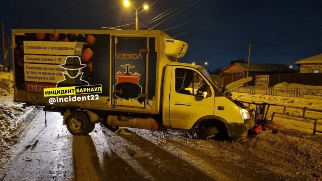 В Барнауле "Газель" осталась без передних колёс в результате ДТП