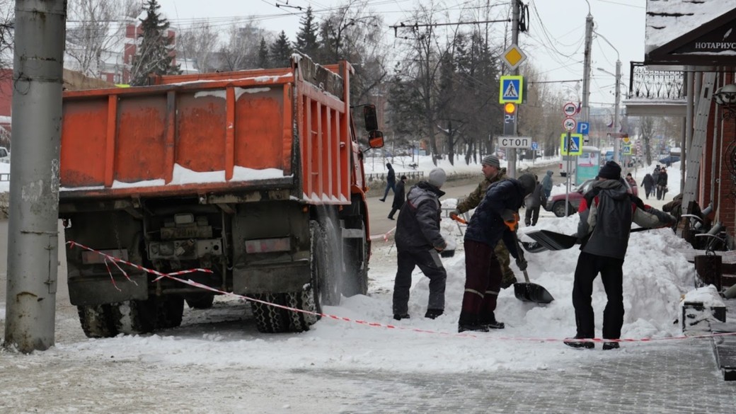 174 дорожных объекта Барнаула очистят от снега с 10 по 16 января