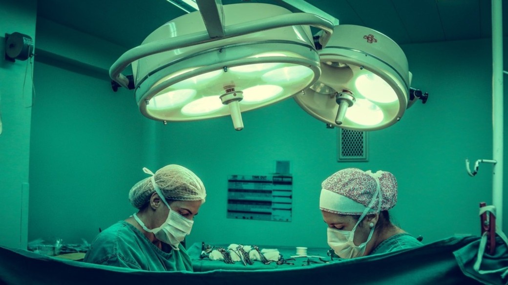 Барнаульские врачи уникальным способом спасли жизнь пациенту с опухолью