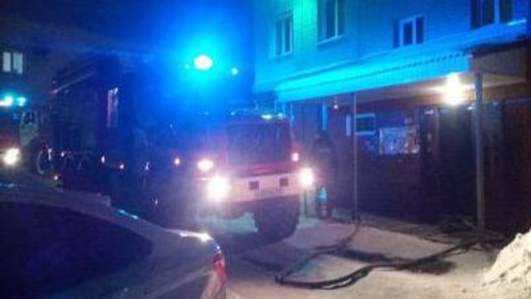 30 человек покинули многоэтажку в Новоалтайске из-за возгорания