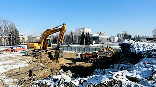 Демонтаж баков на пл. Сахарова / Фото: Екатерина Смолихина / amic.ru