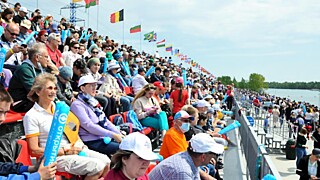 Фото: десятки тысяч зрителей посетили II этап Кубка мира по гребле на байдарках и каноэ в 2021 году / ФГБК