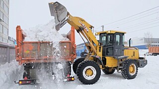 Уборка снега в Барнауле / Фото: amic.ru
