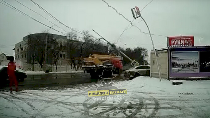 Кадр из видео: "Инцидент Барнаул"