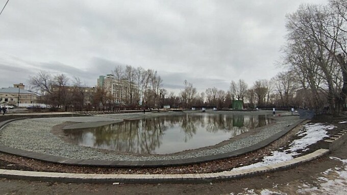 Тестовая заливка пруда в парке “Изумрудный“/ Фото: Екатерина Смолихина