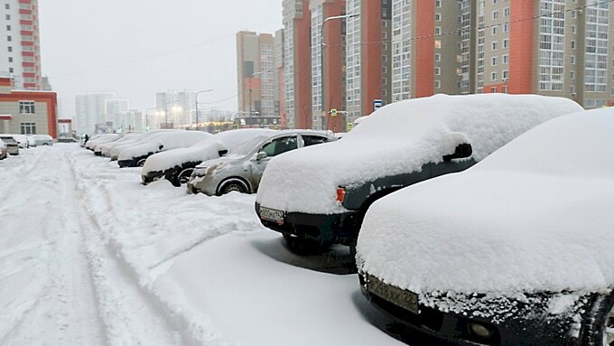 Замёрзшие машины / Фото: amic.ru