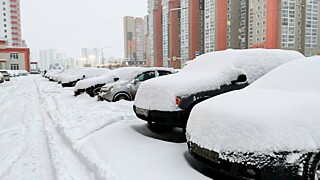 Замёрзшие машины / Фото: amic.ru