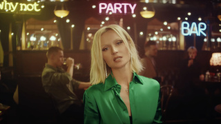 Кадр из видео: YouTube-канала Полины Гагарина