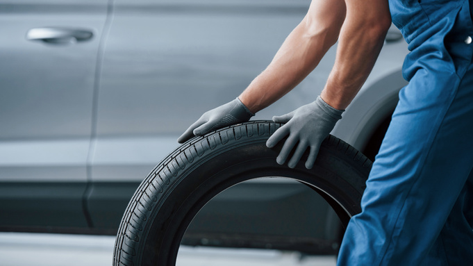 Шиномонтаж / Фото: standret / freepik.com