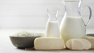 Молоко и молочные продукты / Фото: Racool_studio / Freepik
