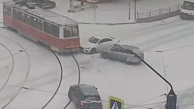 Кадр из видео / "Сотрудник"