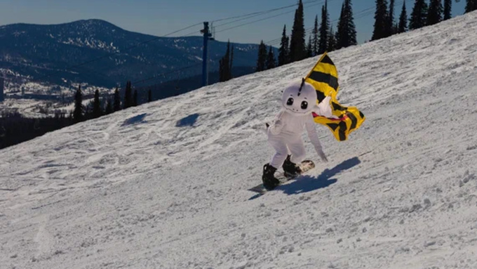 Спуск Дракона Юнга с горы / Фото: билайн