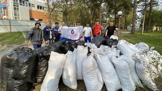 Уборка территории дома-интерната / Фото: "Росводоканал Барнаул"