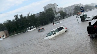 Потоп на улице Попова в 2022 году / Фото: "В Курсе 22"