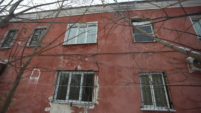 Аварийный дом в Барнауле / Фото: amic.ru