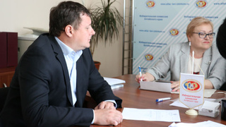 Сергей Булаев во время подачи документов в избирком / Фото: пресс-служба избирательной комиссии