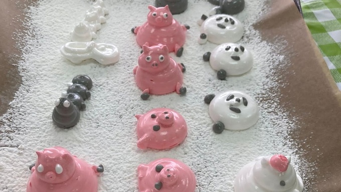 Игрушки из маршмеллоу / Фото: пресс-служба АлтГТУ