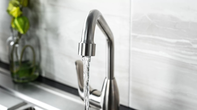 Вода в кране / Фото: wirestock / freepik.com