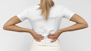 Боль в позвоночнике / Фото: freepik.com