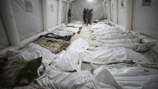 Погибшие в результате удара по больнице "Аль-Ахли Аль-Маадани" в секторе Газа / Фото: Abed Khaled / AP/TASS