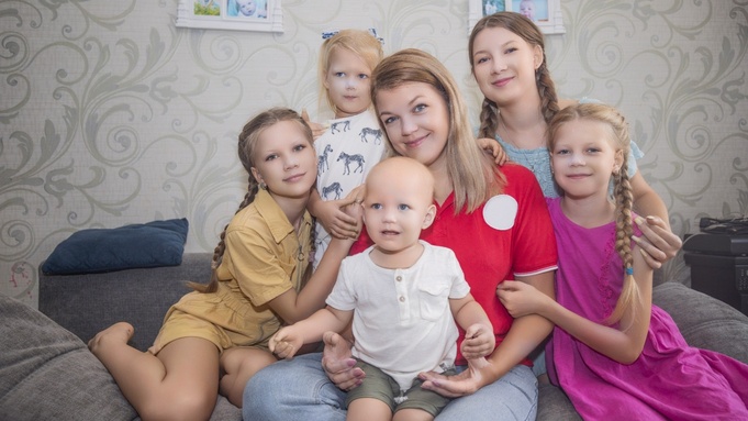 Семья с детьми / Фото предоставлено Минсоцзащиты региона

