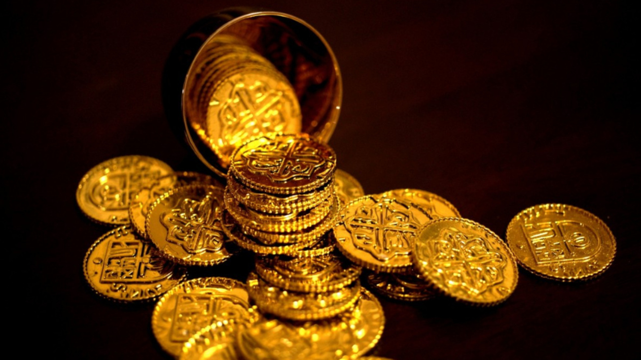 Золотые монеты. Монета Золотая. Деньги золото богатство. Магия богатства. Обои на рабочий стол деньги.