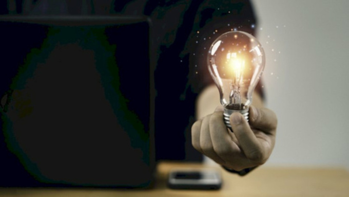 Электричество. Лампочка / Фото: DilokaStudio / Freepik