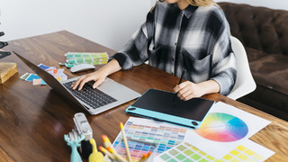 Создание логотипа / Фото: freepik.com