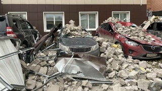 Поврежденные автомобили в урагане 19 ноября/ Фото: amic.ru