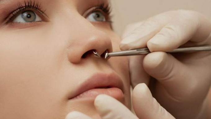 Пирсинг носа / Фото: салон "Эксклюзив"