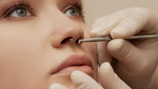 Пирсинг носа / Фото: салон "Эксклюзив"