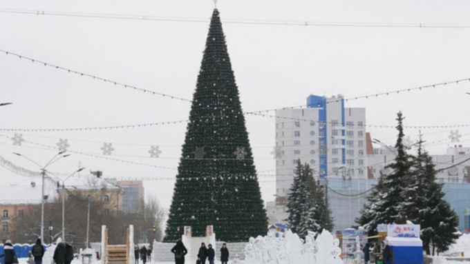 Елка на площади Сахарова / Фото: amic.ru