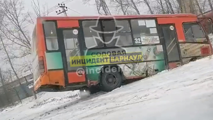 Фото: "Инцидент Барнаул"