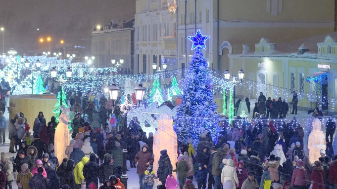 Новогодний городок на ул. Мало-Тобольская / Фото: amic.ru
