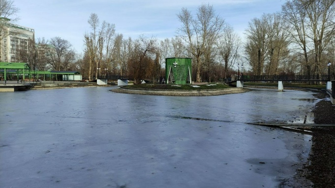 Озеро в парке 