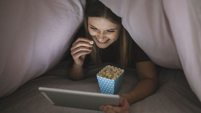 Просмотр фильма онлайн / Фото: freepik.com