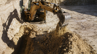 Экскаватор. Траншея / Фото: freepik.com