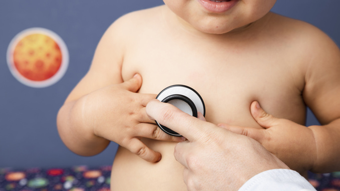 Ребенок. Осмотр педиатра / Фото: freepik.com