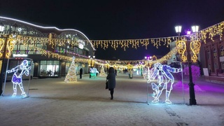 Снежный городок на ул. Мало-Тобольской / Фото: amic.ru