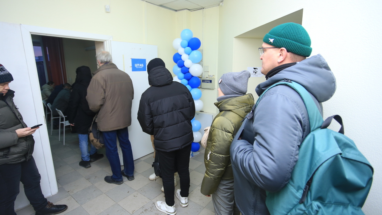 График на троих человек. График сменности сторожей форма. Работа график 3 3 барнаул. График 3 бригады. Работа график 3 3 барнаул.