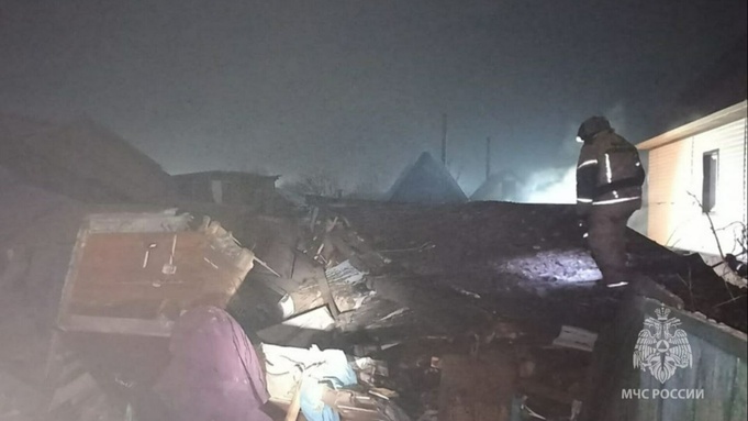 Разрушенный дом / Фото: https://t.me/mchs_altkray